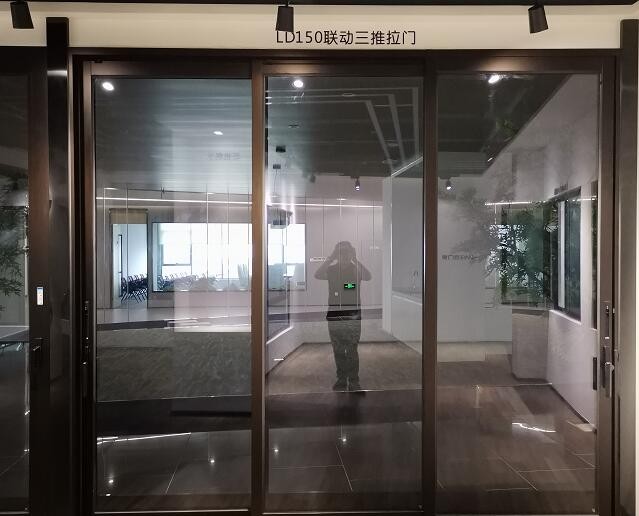 上海阜邦幕墻門(mén)窗工程有限公司
